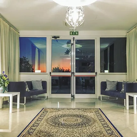 Infinity Hotel 2*